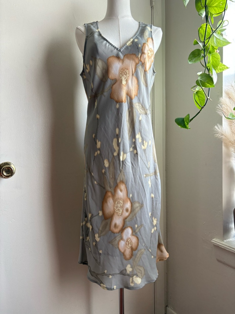 studio floral sleeveless midi dress‎